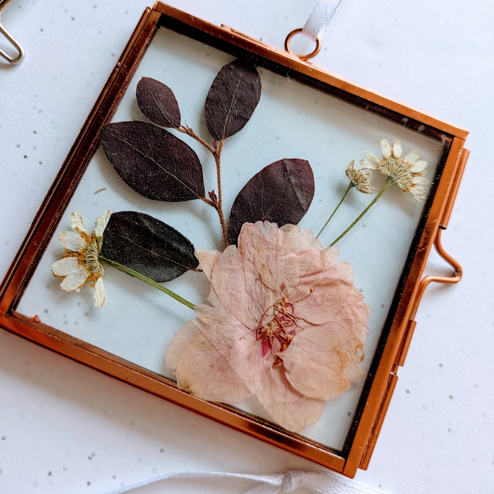 Brass pressed flower art frames - Picture 2 of 5